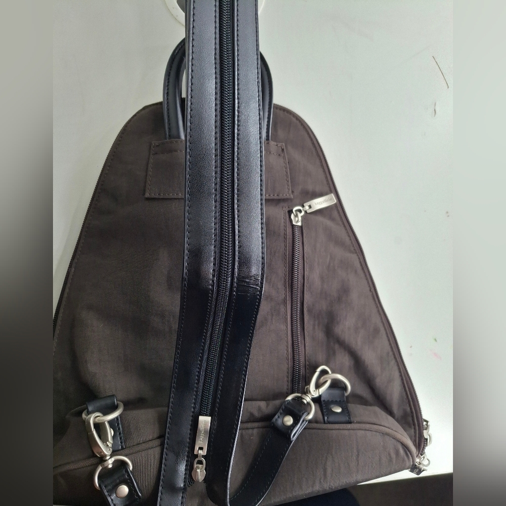 Baggallini Metro Backpack Sling Bag EUC - Picture 3 of 5
